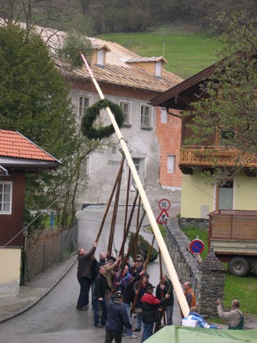 Maibaumaufstellen